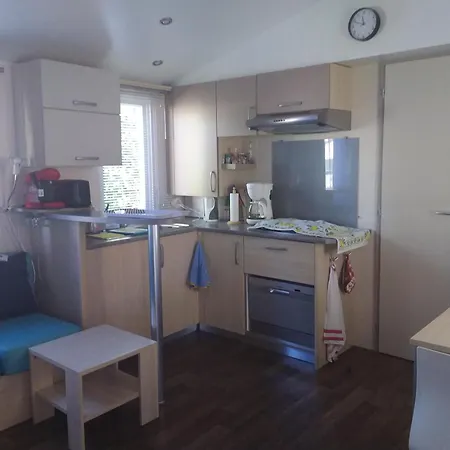 Mobil-home Grand Confort Proche De La Hébergement de vacances
